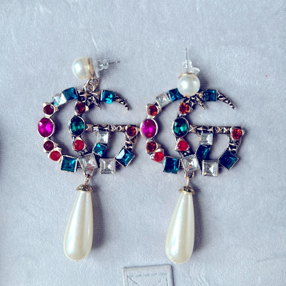 “GG” gem and pearl drop embellished earrings
